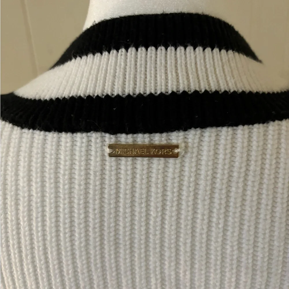 Michael Kors XXS White V Neck Sweater w/black trim - Picture 2 of 4